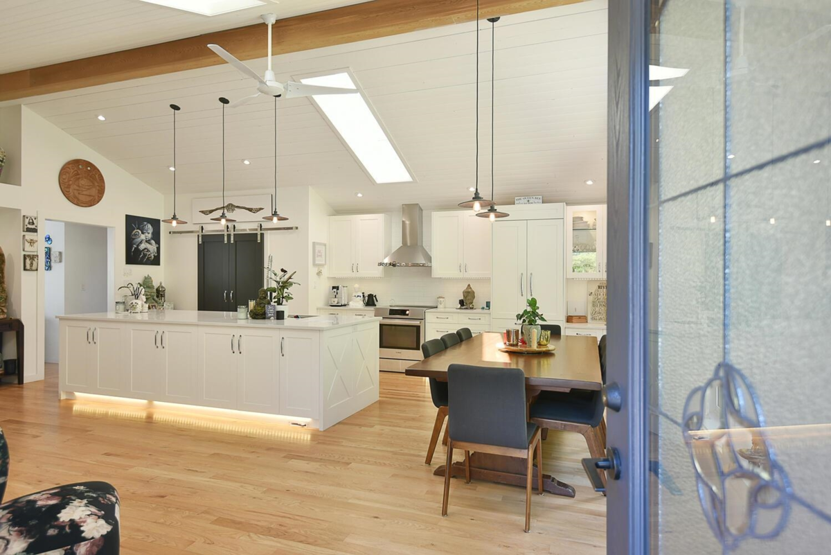 Dining Area Photo of 2855 Lacey Place, Roberts Creek, BC