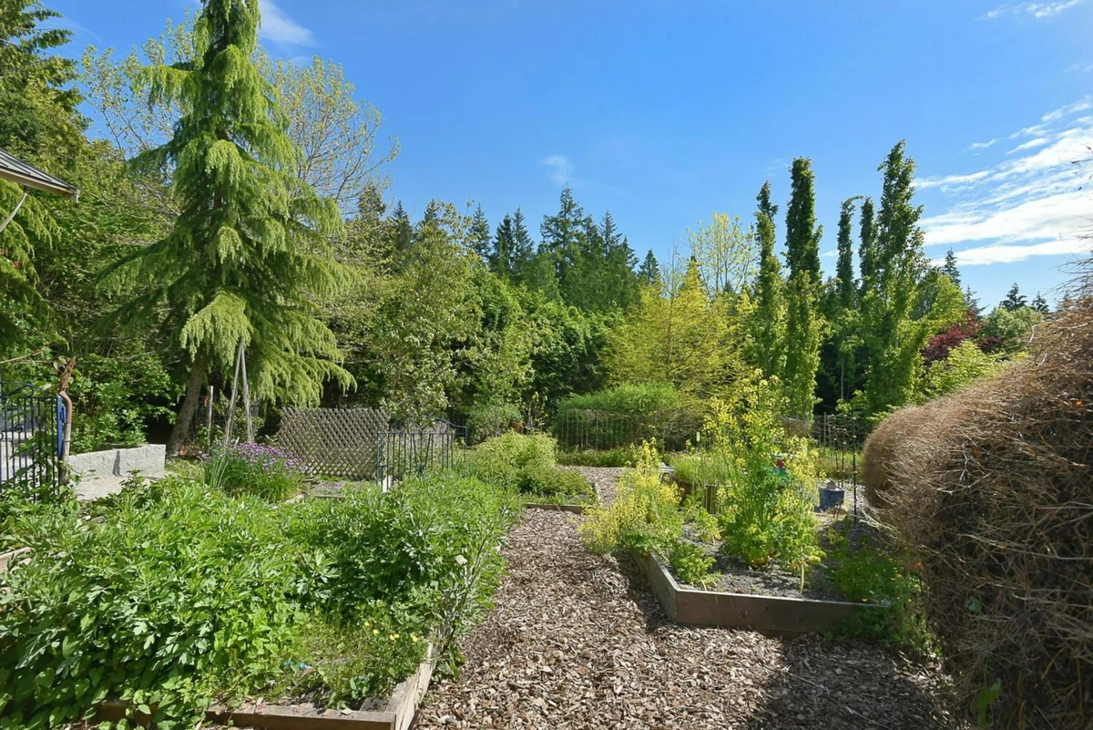 Garden / Landscaping Photo of 2855 Lacey Place, Roberts Creek, BC