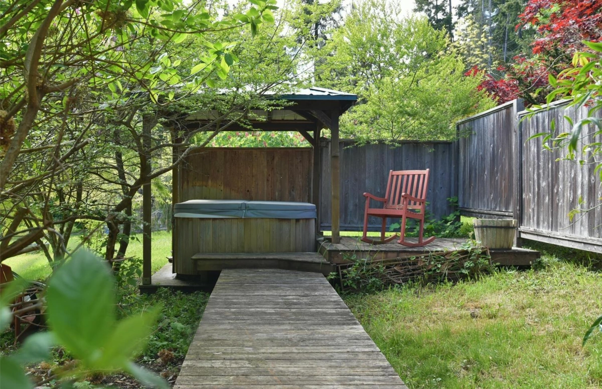 Laundry Room Photo of 2855 Lacey Place, Roberts Creek, BC