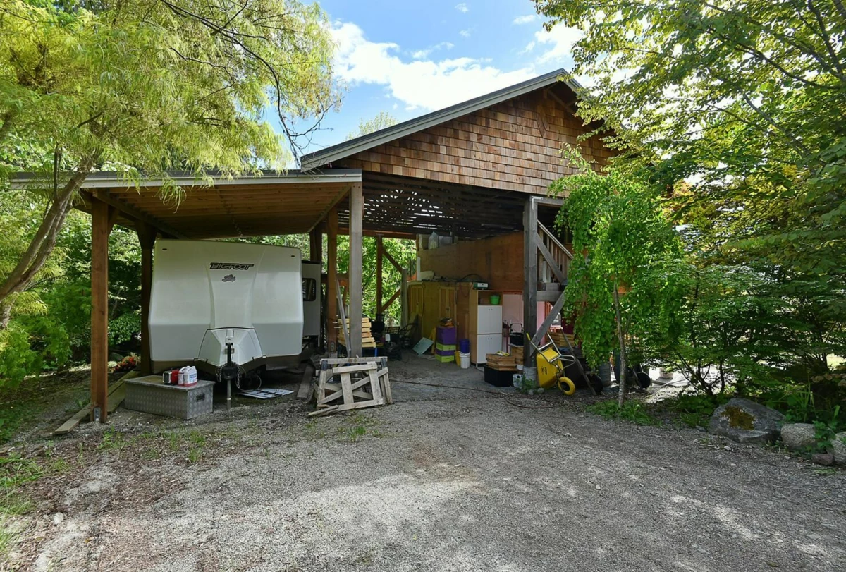 Outdoor Kitchen Photo of 2855 Lacey Place, Roberts Creek, BC