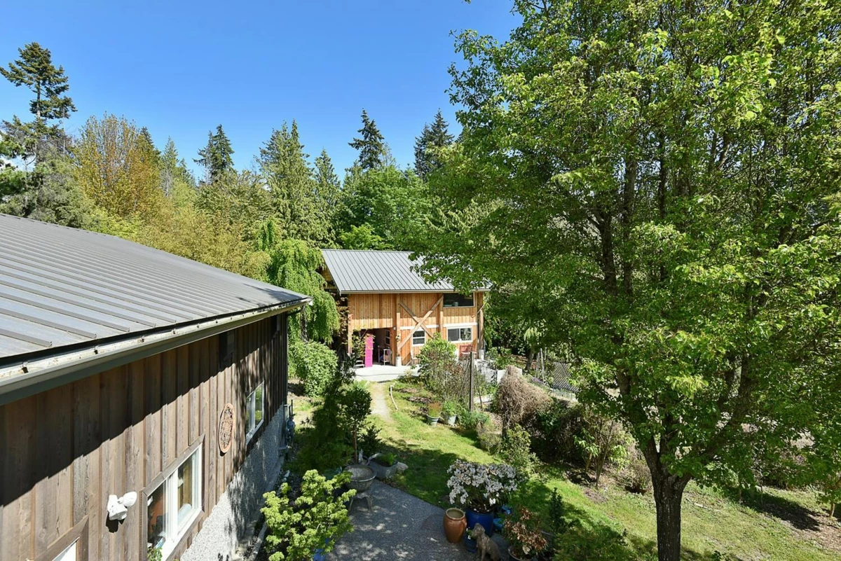Primary Bathroom Photo of 2855 Lacey Place, Roberts Creek, BC