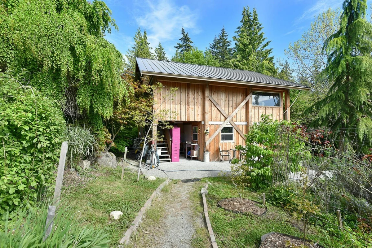 Swimming Pool Photo of 2855 Lacey Place, Roberts Creek, BC