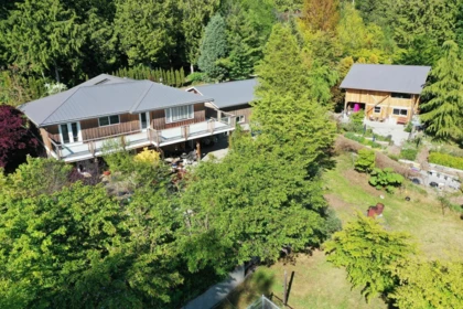 2855 Lacey Place, Roberts Creek, BC, Roberts Creek — Single Family Residence for sale