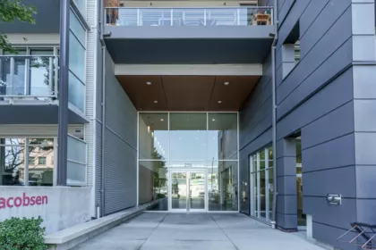 Entry Foyer Photo of 260 E 2nd Avenue, Vancouver, BC