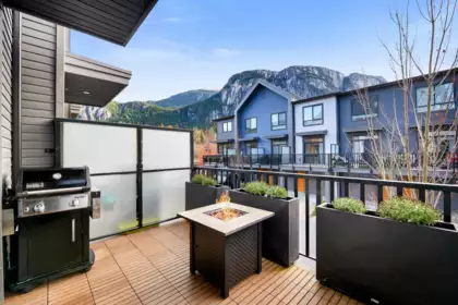 1379 Marinaside Place, Squamish, BC, Squamish — Townhouse for sale