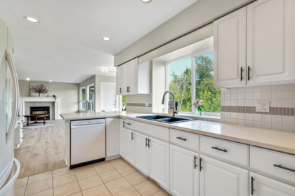 Breakfast Nook Photo of 2161 Drawbridge Close, Port Coquitlam, BC