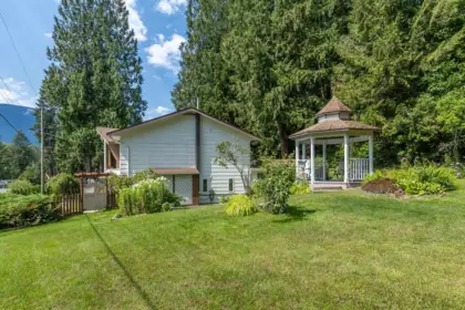 Swimming Pool Photo of 50871 O'byrne Road, Chilliwack, BC
