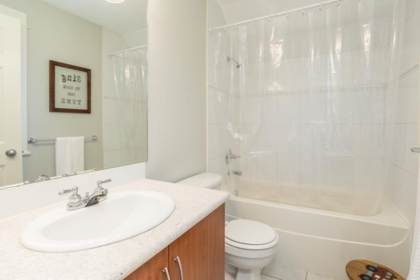 Entry Foyer Photo of 6 13160 Princess Street, Richmond, BC