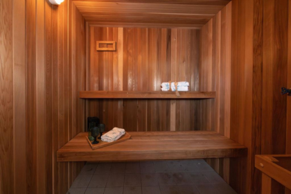 Entry Foyer Photo of 7004 Skana Crescent, Sechelt, BC
