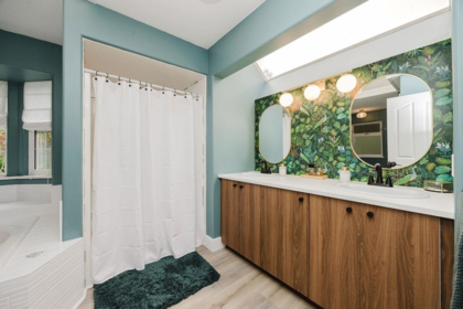 Hallway Photo of 7004 Skana Crescent, Sechelt, BC