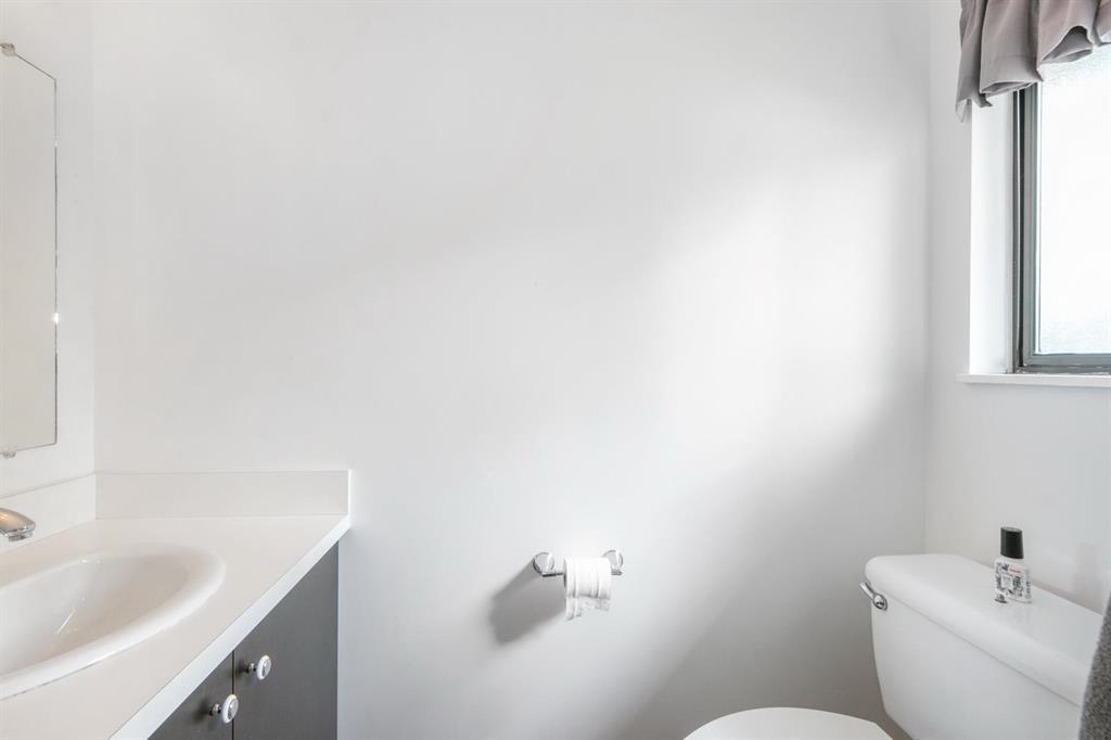 Guest Bathroom Photo of 20272 46a Avenue, Langley, BC