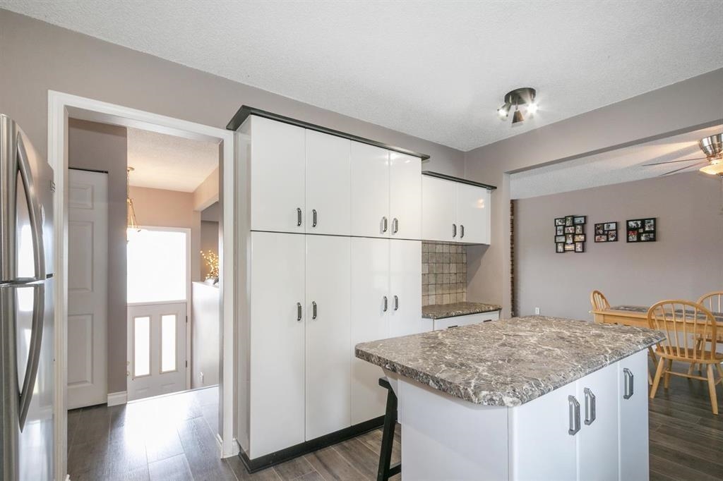 Walk-In Closet Photo of 20272 46a Avenue, Langley, BC