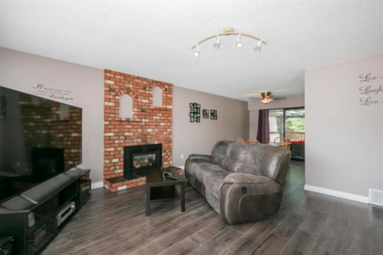 Kitchen Island Photo of 20272 46a Avenue, Langley, BC