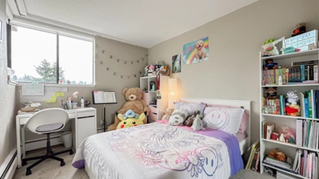 Bedroom 3 Photo of 605 555 13th Street, West Vancouver, BC