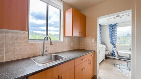 Breakfast Nook Photo of 605 555 13th Street, West Vancouver, BC