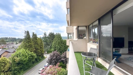 Office / Den Photo of 605 555 13th Street, West Vancouver, BC
