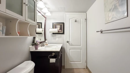 Powder Room Photo of 605 555 13th Street, West Vancouver, BC