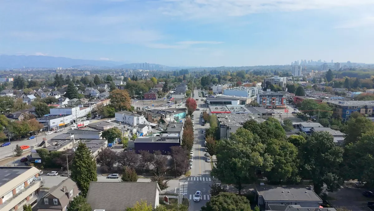 Front Yard Photo of 5 531 E 16th Avenue, Vancouver, BC