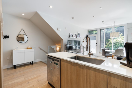5 531 E 16th Avenue, Vancouver, BC, Vancouver — 2 bed townhouse for sale