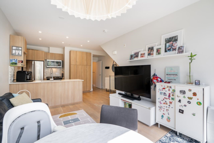 Family Room Photo of 5 531 E 16th Avenue, Vancouver, BC