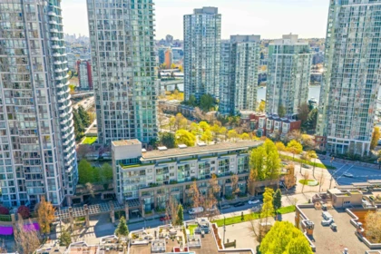 Powder Room Photo of 1028 Cambie Street, Vancouver, BC