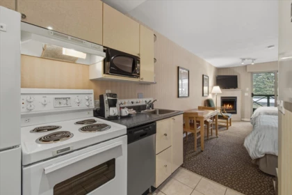 203 4319 Main Street, Whistler, BC, Whistler — Apartment/Condo for sale