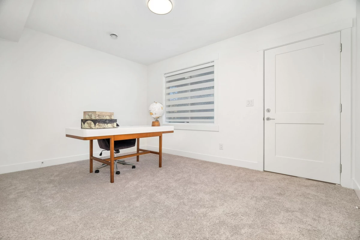 Entry Foyer Photo of 13 9762 182a Street, Surrey, BC
