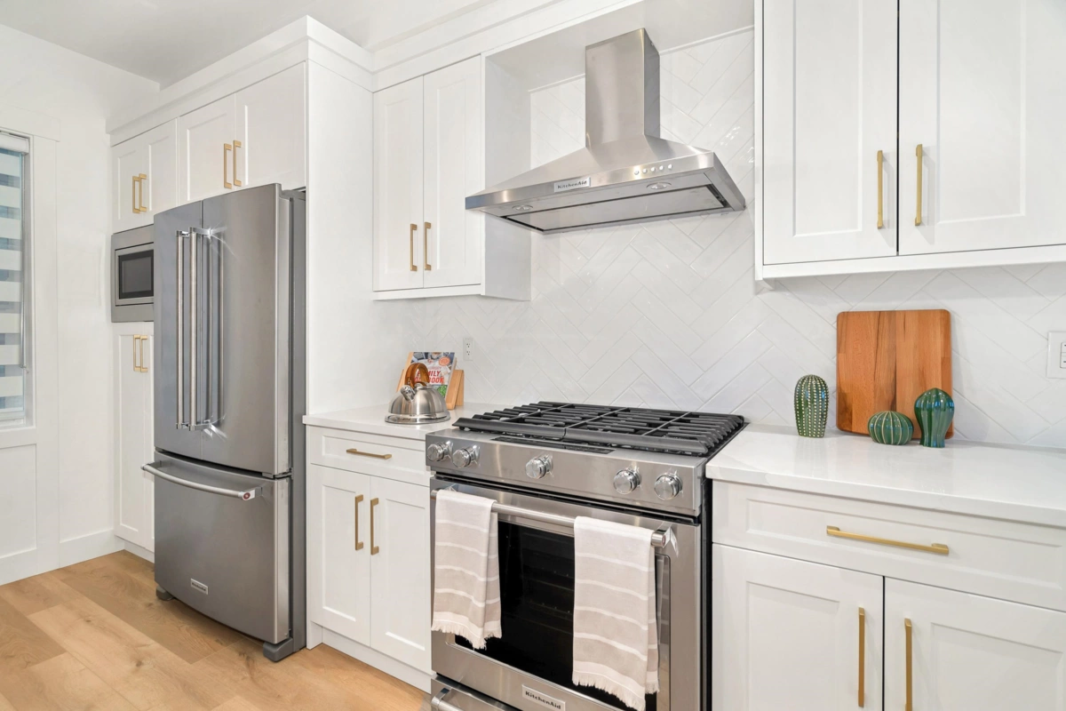 Kitchen Island Photo of 13 9762 182a Street, Surrey, BC