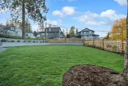 Front Yard Photo of 13 9762 182a Street, Surrey, BC