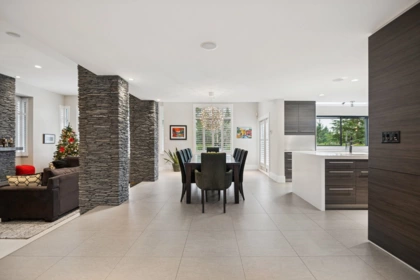 Kitchen Island Photo of 4828 Northwood Place, West Vancouver, BC