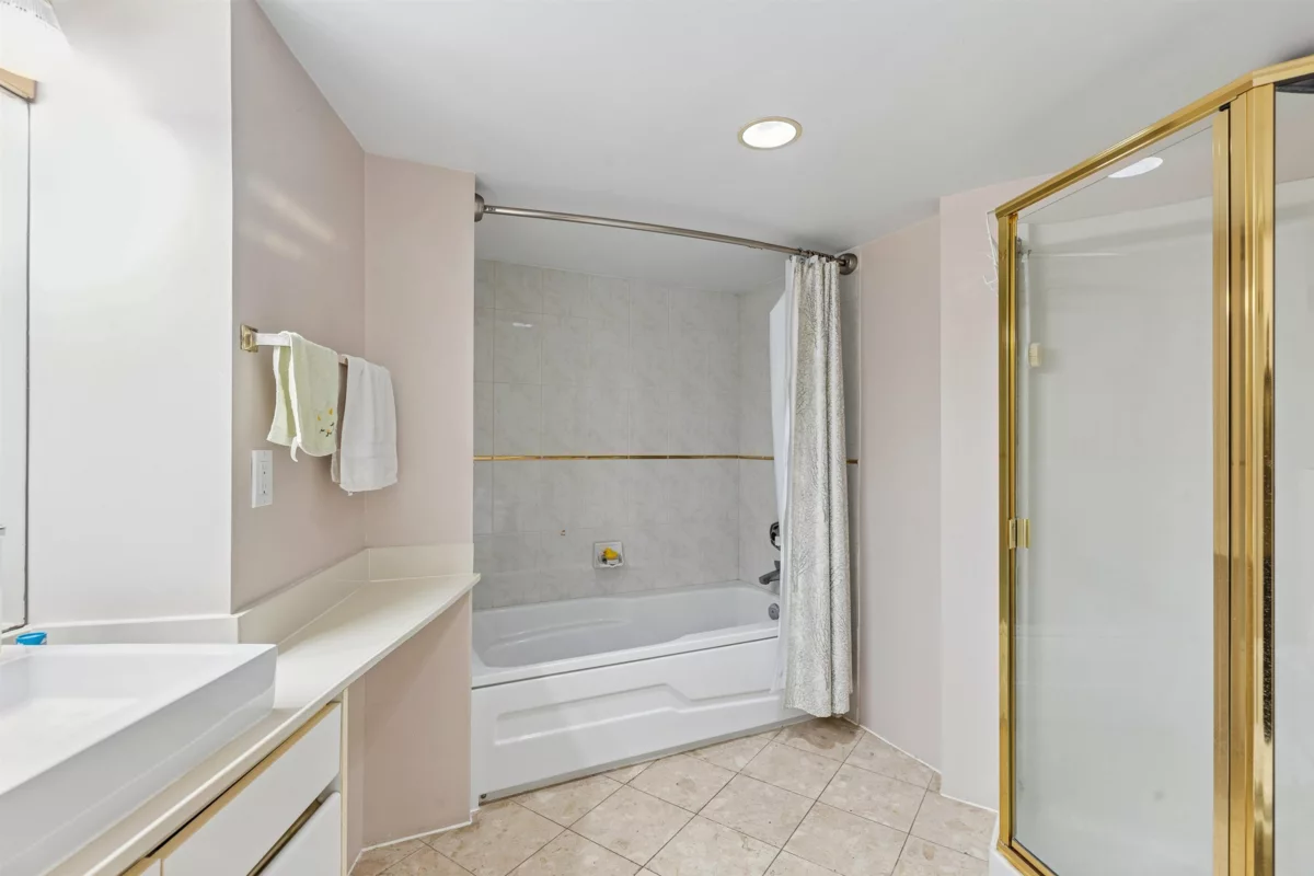 Breakfast Nook Photo of 507 8 Laguna Court, New Westminster, BC