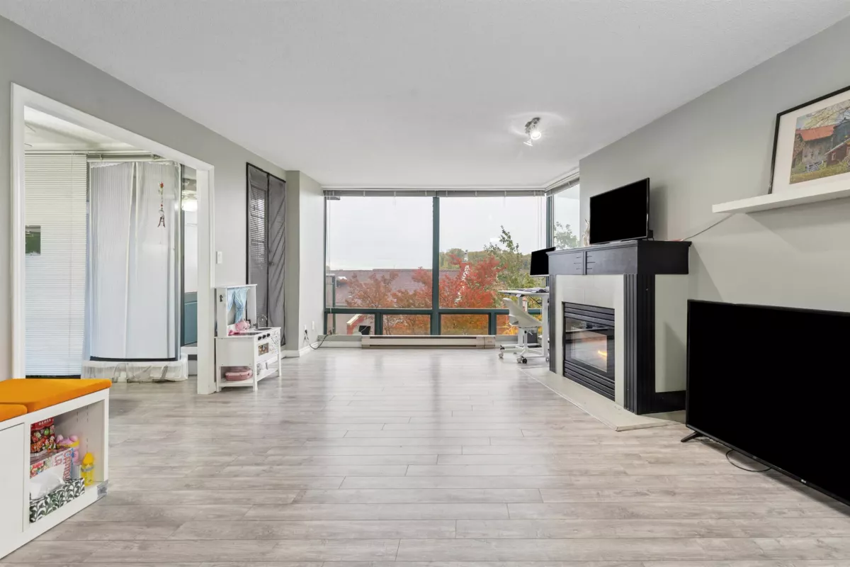 Family Room Photo of 507 8 Laguna Court, New Westminster, BC