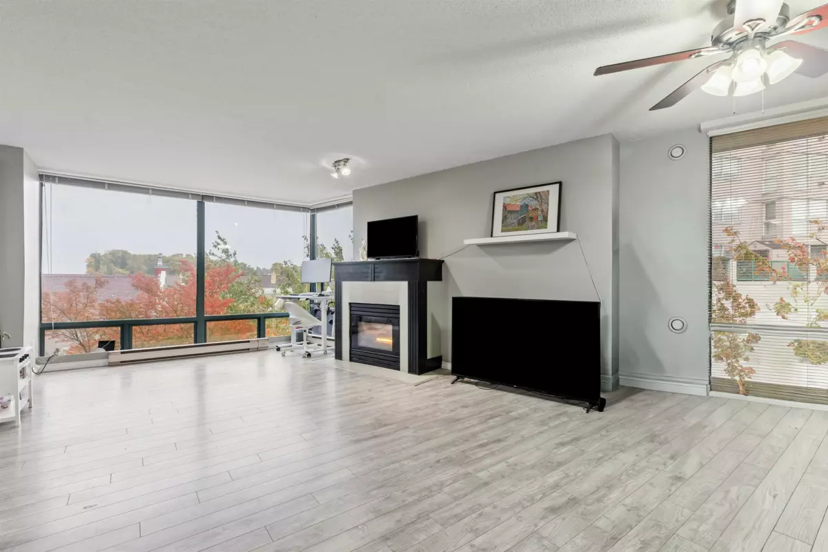 Living Room Photo of 507 8 Laguna Court, New Westminster, BC