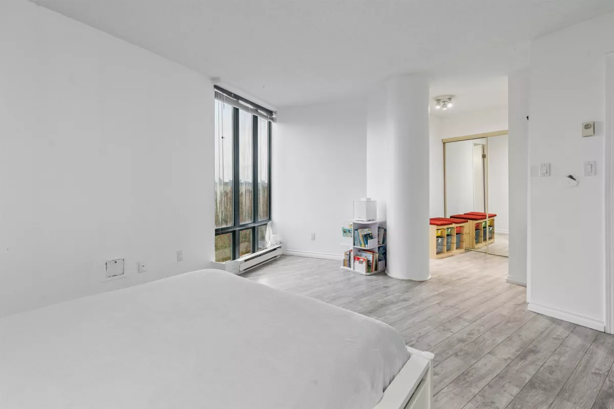 Walk-In Closet Photo of 507 8 Laguna Court, New Westminster, BC