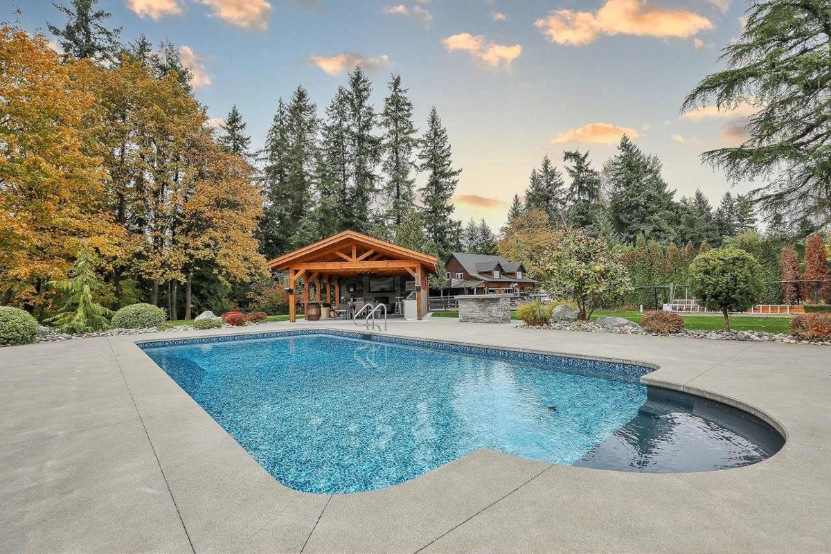 Hot Tub / Spa Photo of 23461 50 Avenue, Langley, BC