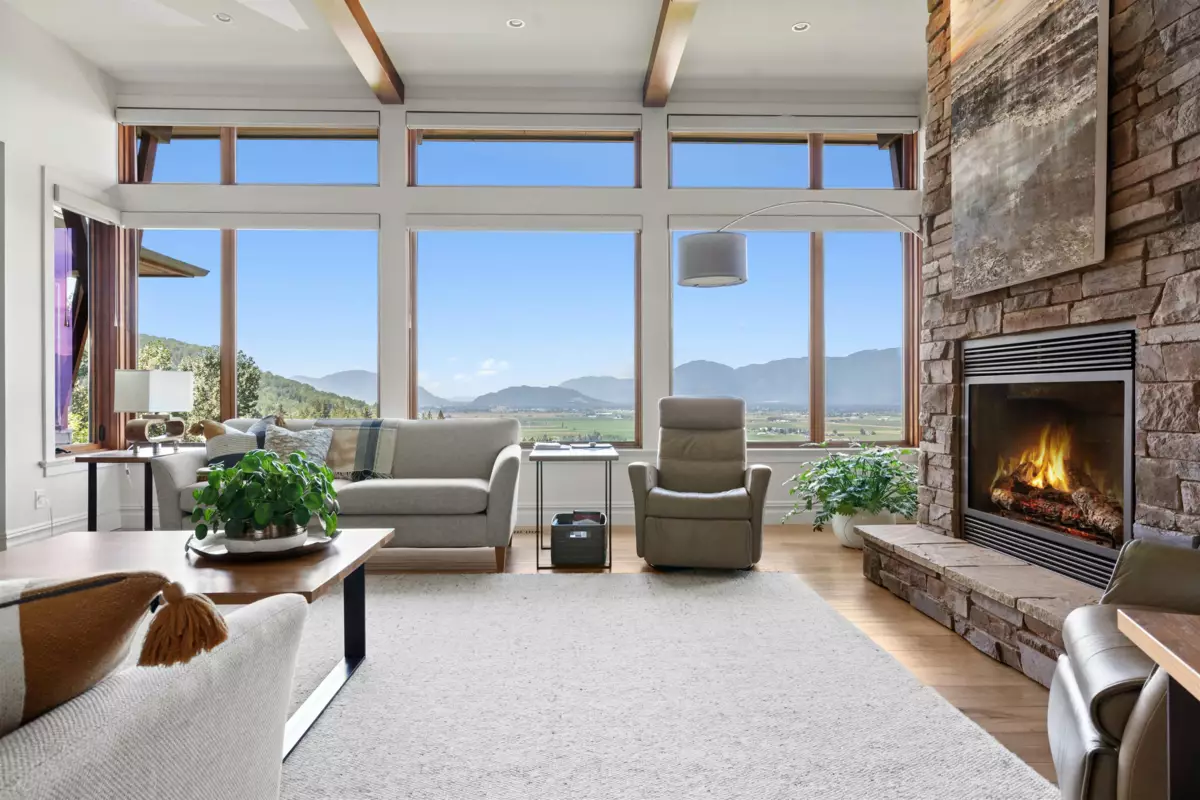 Kitchen Photo of 50153 Mt Archibald Place, Chilliwack, BC