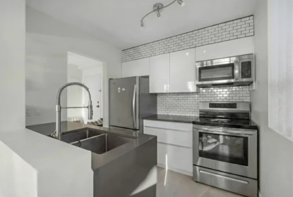 502 1737 Duchess Avenue, West Vancouver, BC