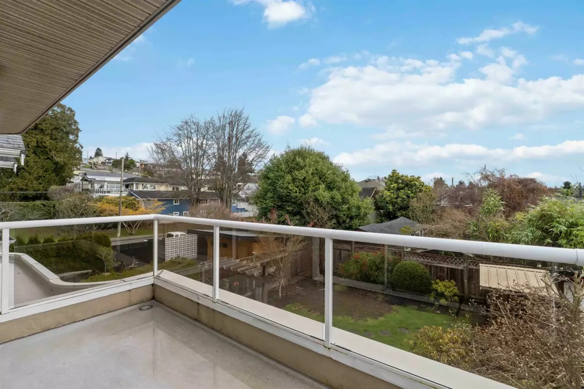 Aerial View of 886 Lee Street, White Rock, BC