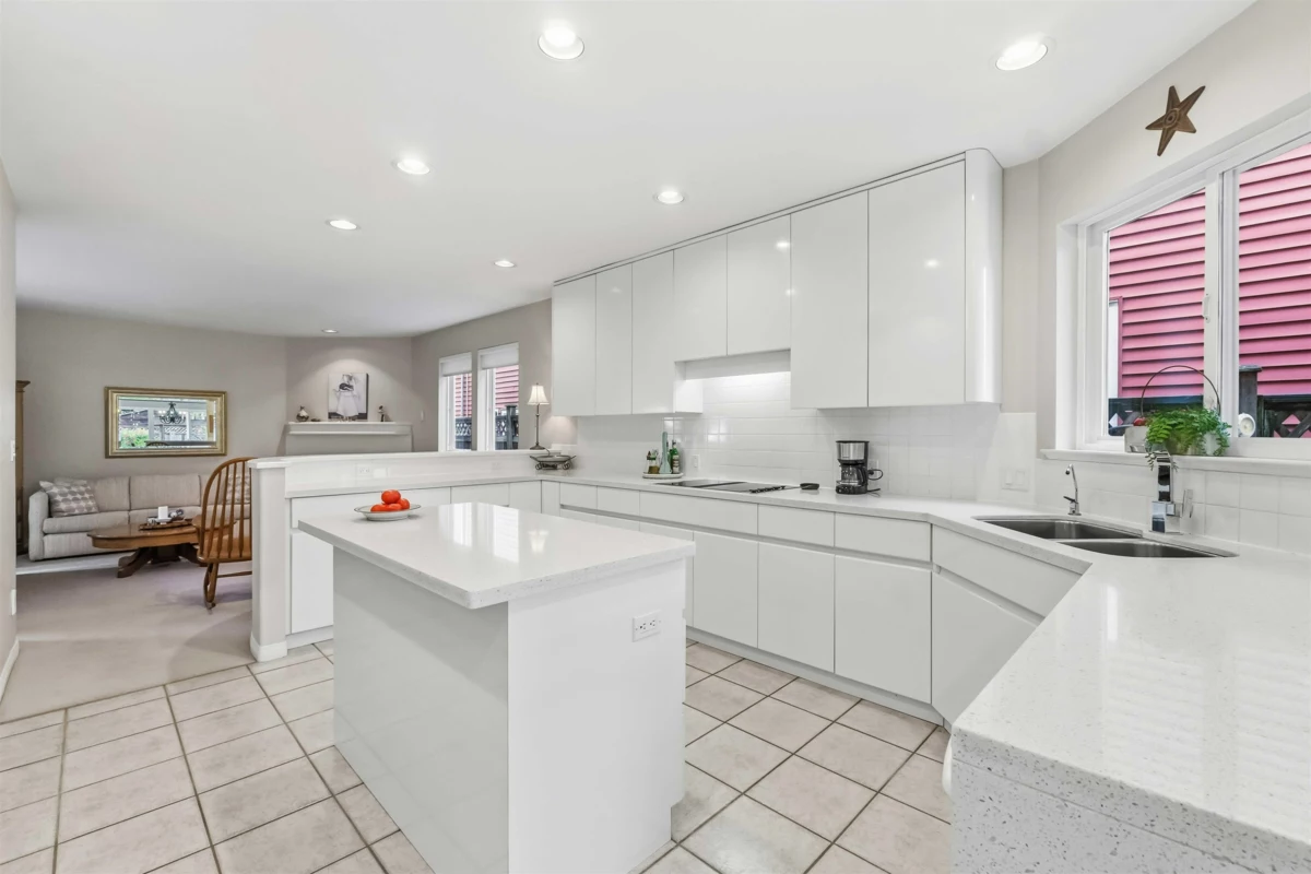 Breakfast Nook Photo of 886 Lee Street, White Rock, BC