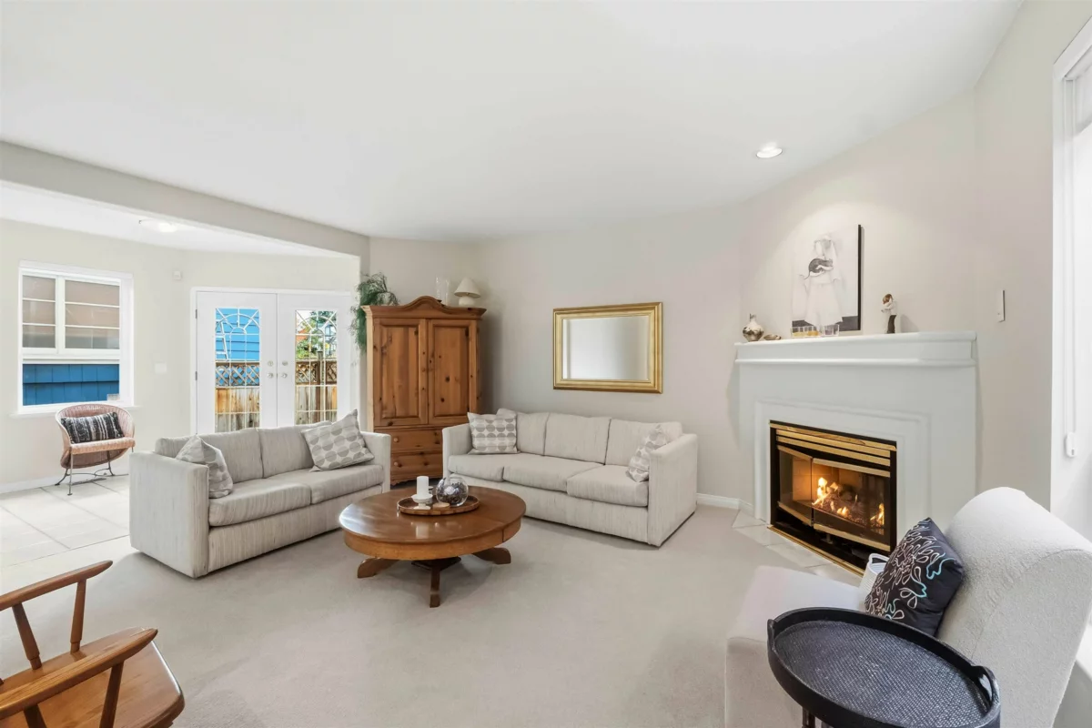 Dining Area Photo of 886 Lee Street, White Rock, BC