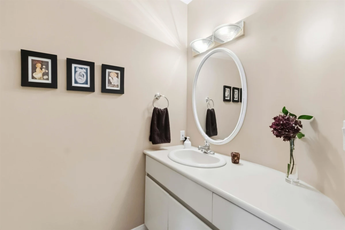 Family Room Photo of 886 Lee Street, White Rock, BC