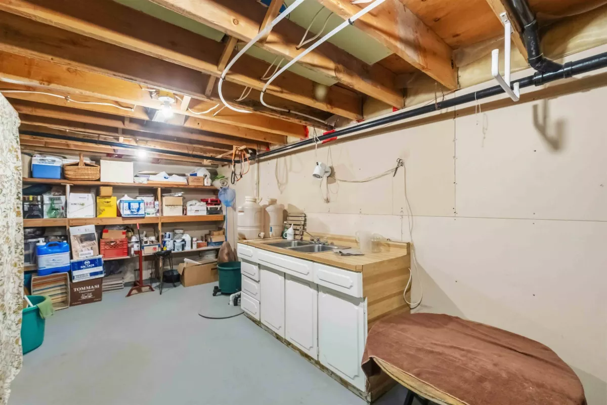 Front Yard Photo of 886 Lee Street, White Rock, BC