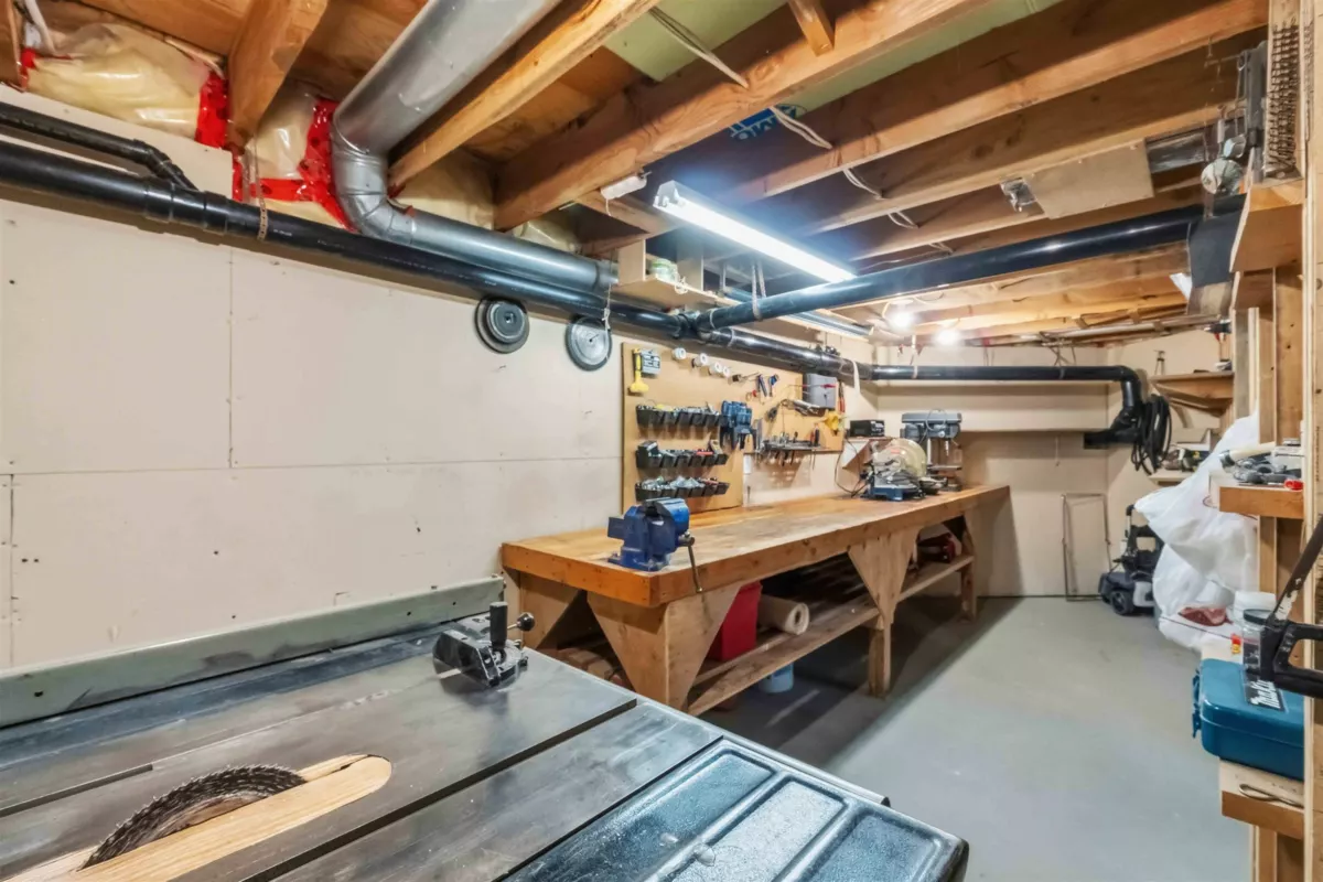 Garden / Landscaping Photo of 886 Lee Street, White Rock, BC