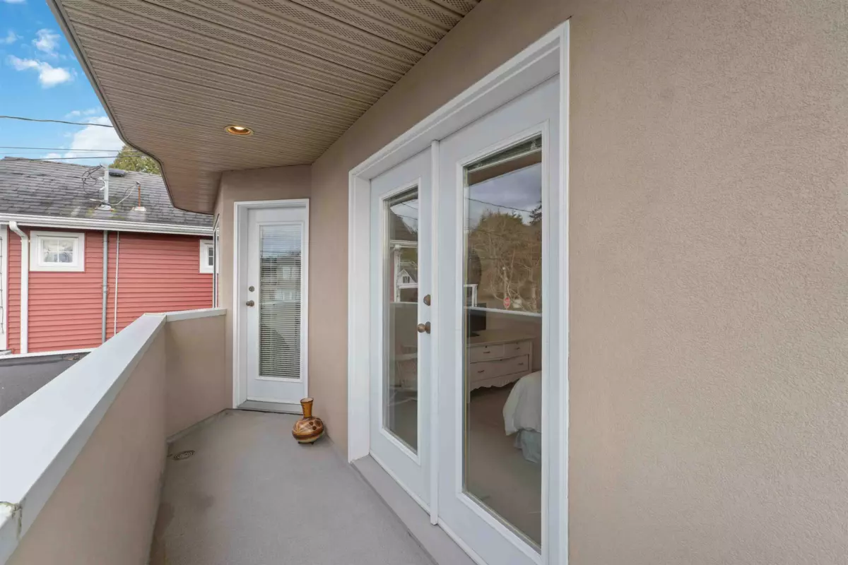 Outdoor Kitchen Photo of 886 Lee Street, White Rock, BC