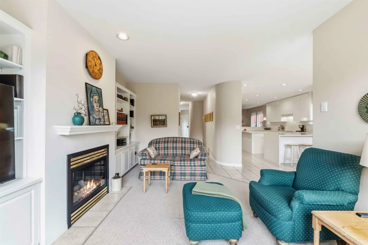 Powder Room Photo of 886 Lee Street, White Rock, BC