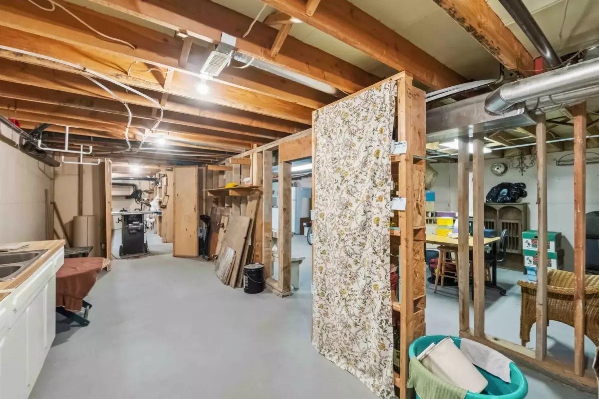 Swimming Pool Photo of 886 Lee Street, White Rock, BC