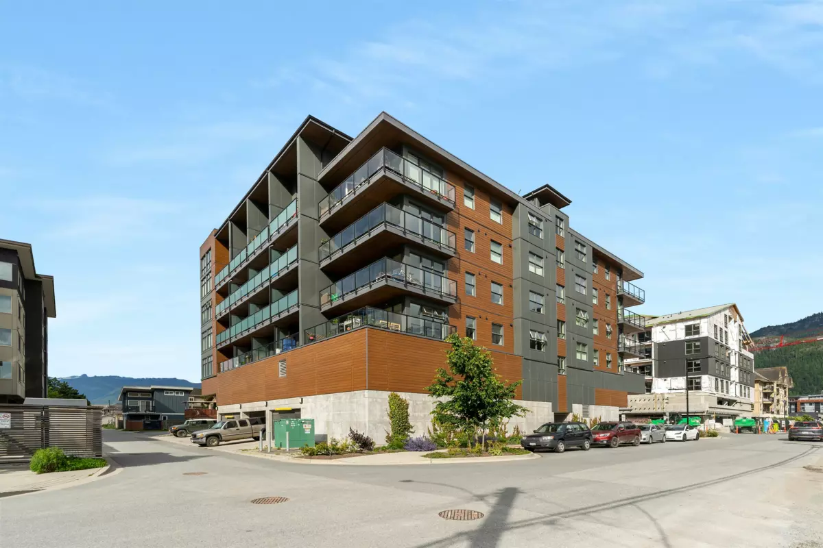 Front Yard Photo of 509 38013 Third Avenue, Squamish, BC