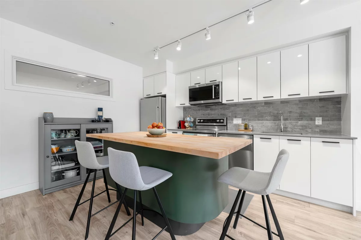 Living Room Photo of 509 38013 Third Avenue, Squamish, BC