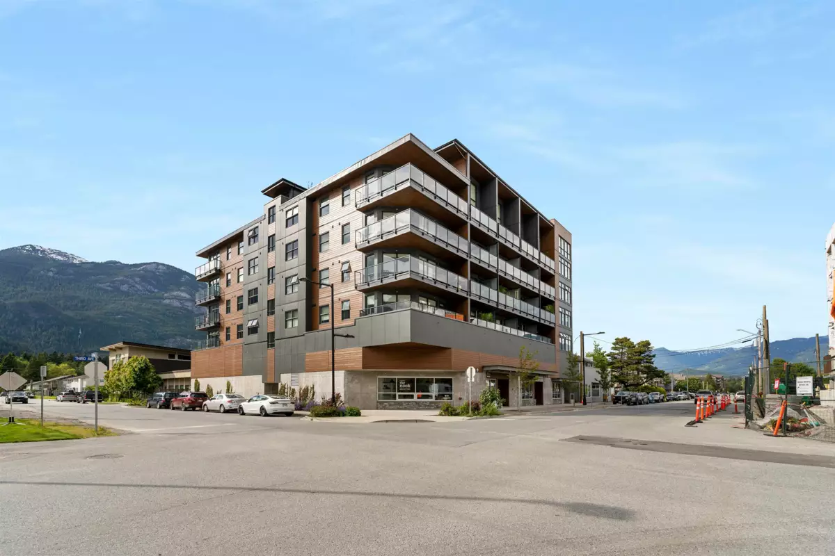 Outdoor Deck Photo of 509 38013 Third Avenue, Squamish, BC