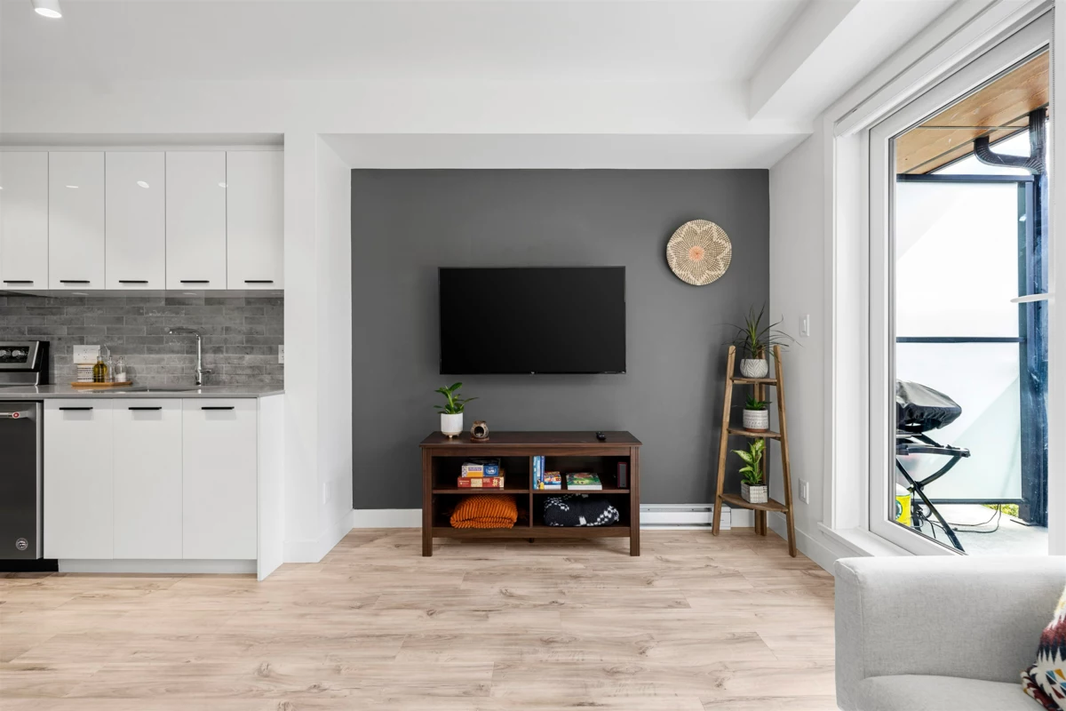 Walk-In Closet Photo of 509 38013 Third Avenue, Squamish, BC